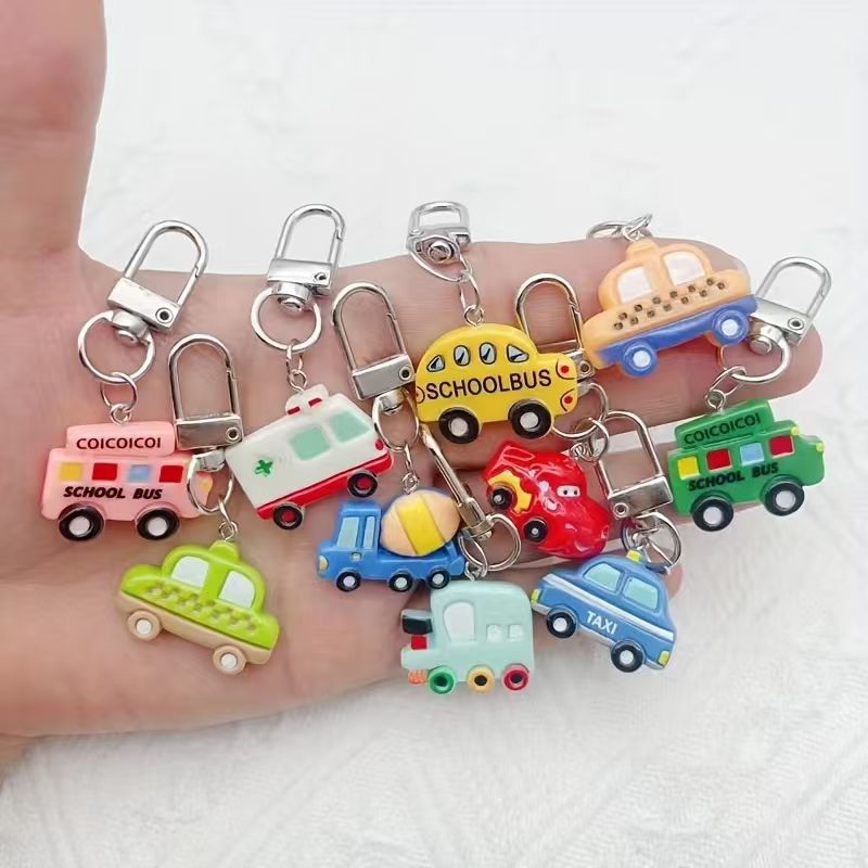 Mobile & Tablet Accessories - 10 Stück Cartoon-Autoschlüsselanhänger aus Kunstharz, geeignet